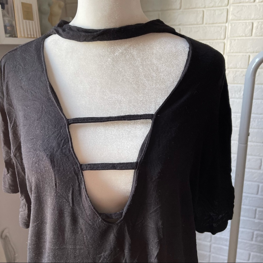 Black top - Picture 3 of 7